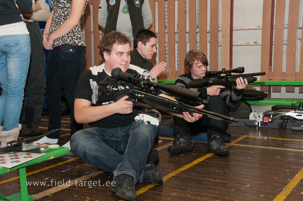 Tagaplaanil Romi Agar, Tallinna Klubist, ultrakompaktset FX Verminatorit tutvustamas